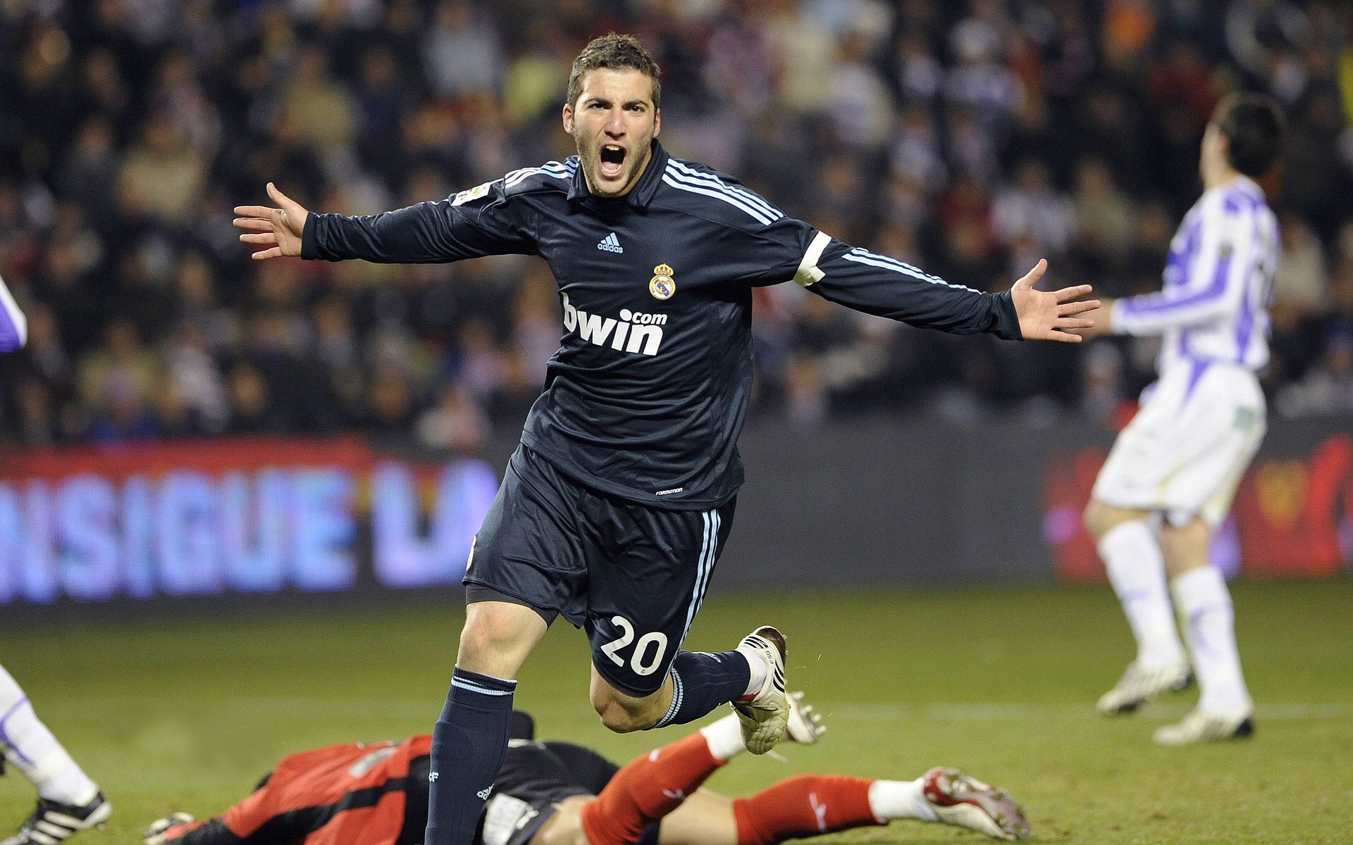 乔治神兵天降,魔术师般戏耍猛龙防线