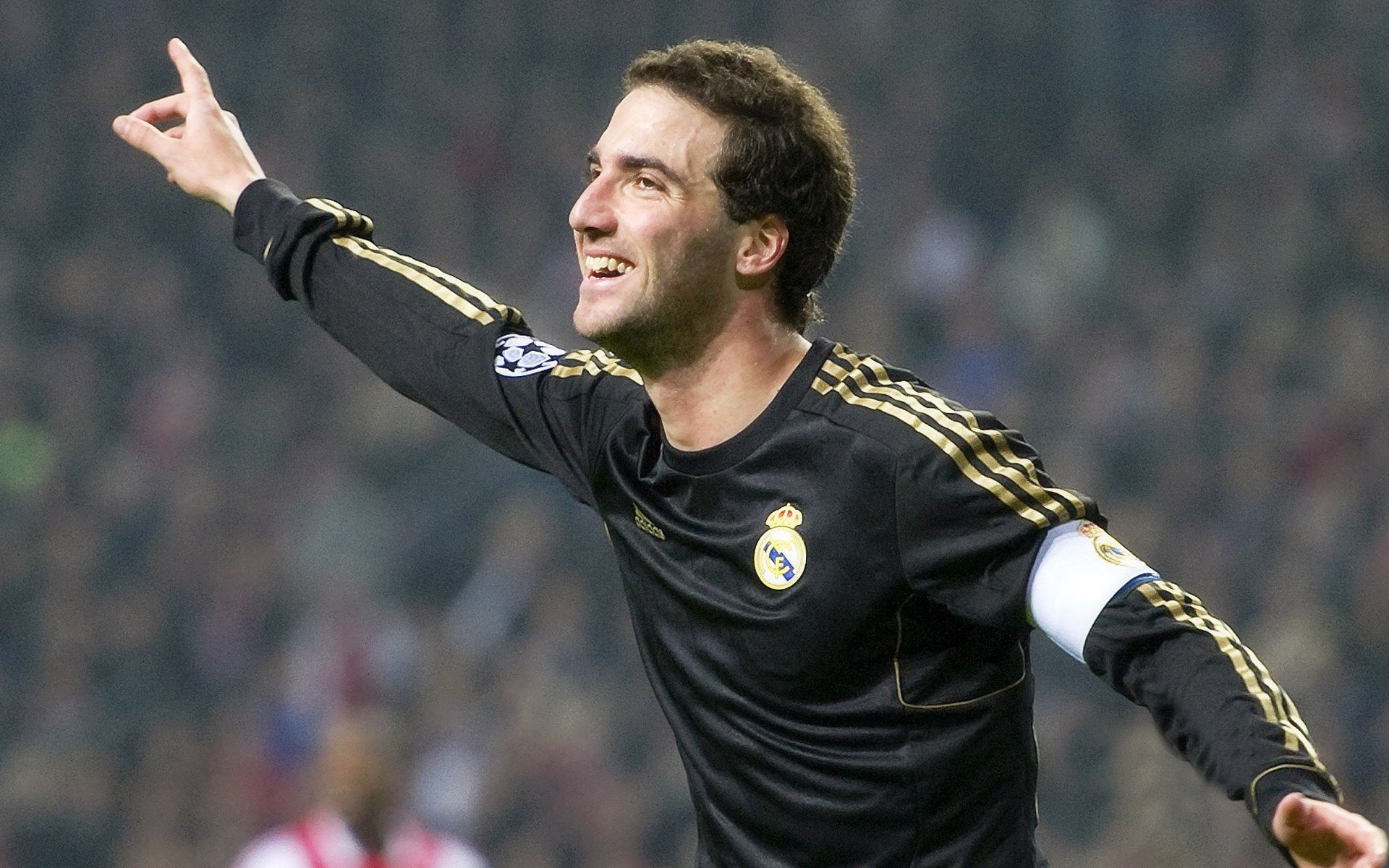 教科书级的防守艺术，斯通斯如何以个人表现破解伊拉克的马赛压制战术